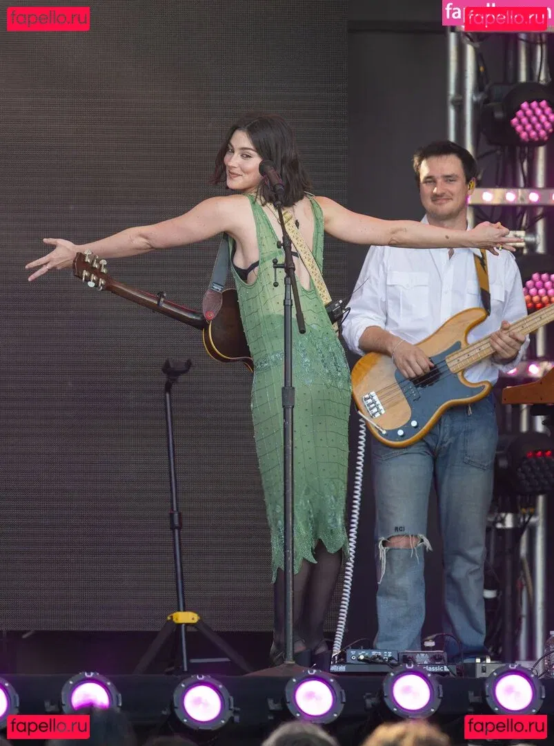 Gracie Abrams Onlyfans Photo Gallery 