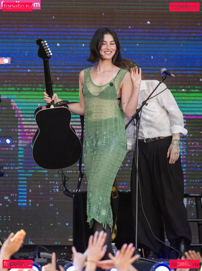 Gracie Abrams Onlyfans Photo Gallery 