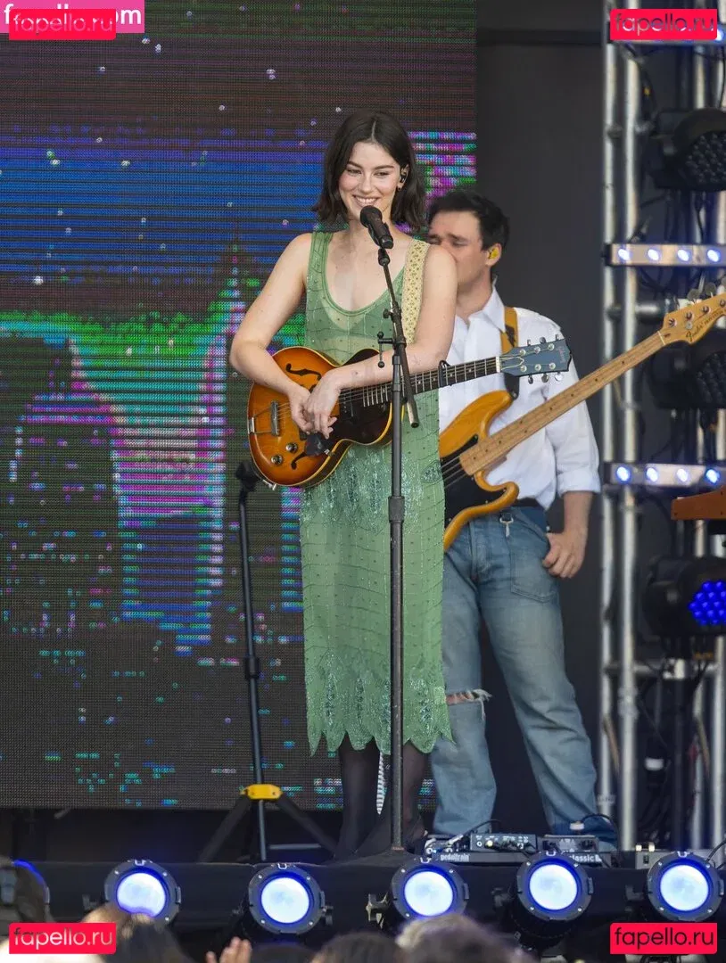 Gracie Abrams Onlyfans Photo Gallery 