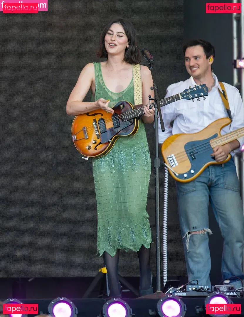 Gracie Abrams Onlyfans Photo Gallery 