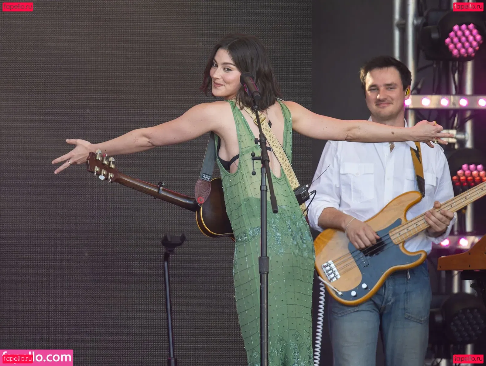 Gracie Abrams Onlyfans Photo Gallery 