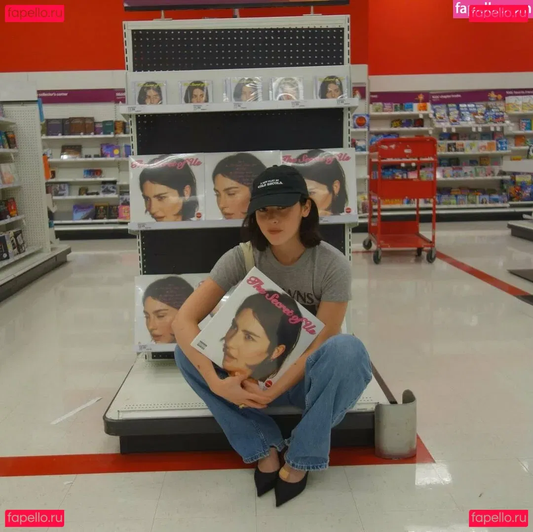 Gracie Abrams Onlyfans Photo Gallery 