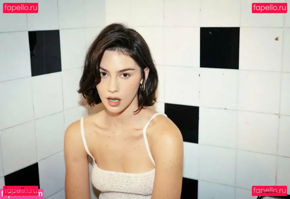 Gracie Abrams Onlyfans Photo Gallery 