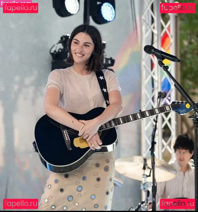 Gracie Abrams Onlyfans Photo Gallery 