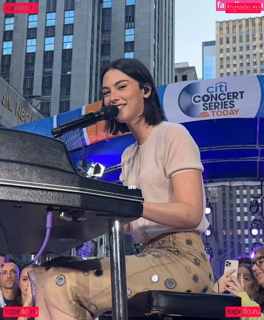 Gracie Abrams Onlyfans Photo Gallery 