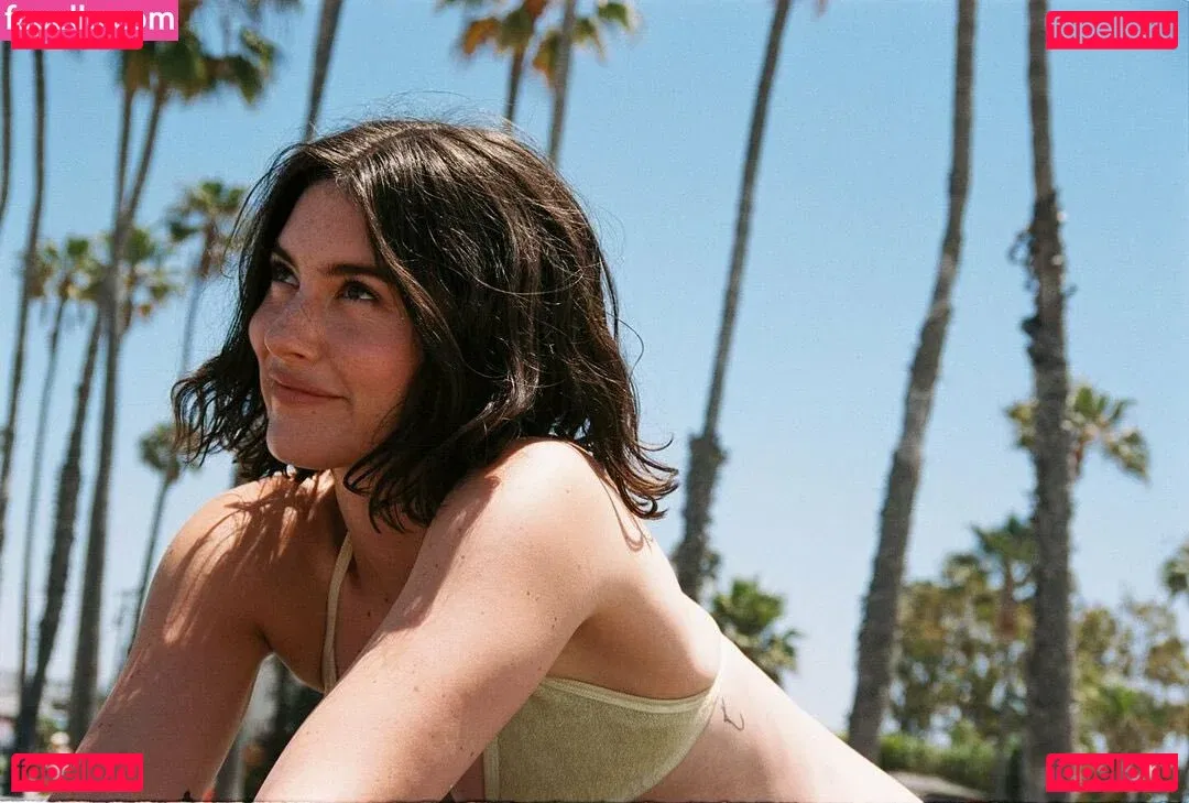 Gracie Abrams Onlyfans Photo Gallery 