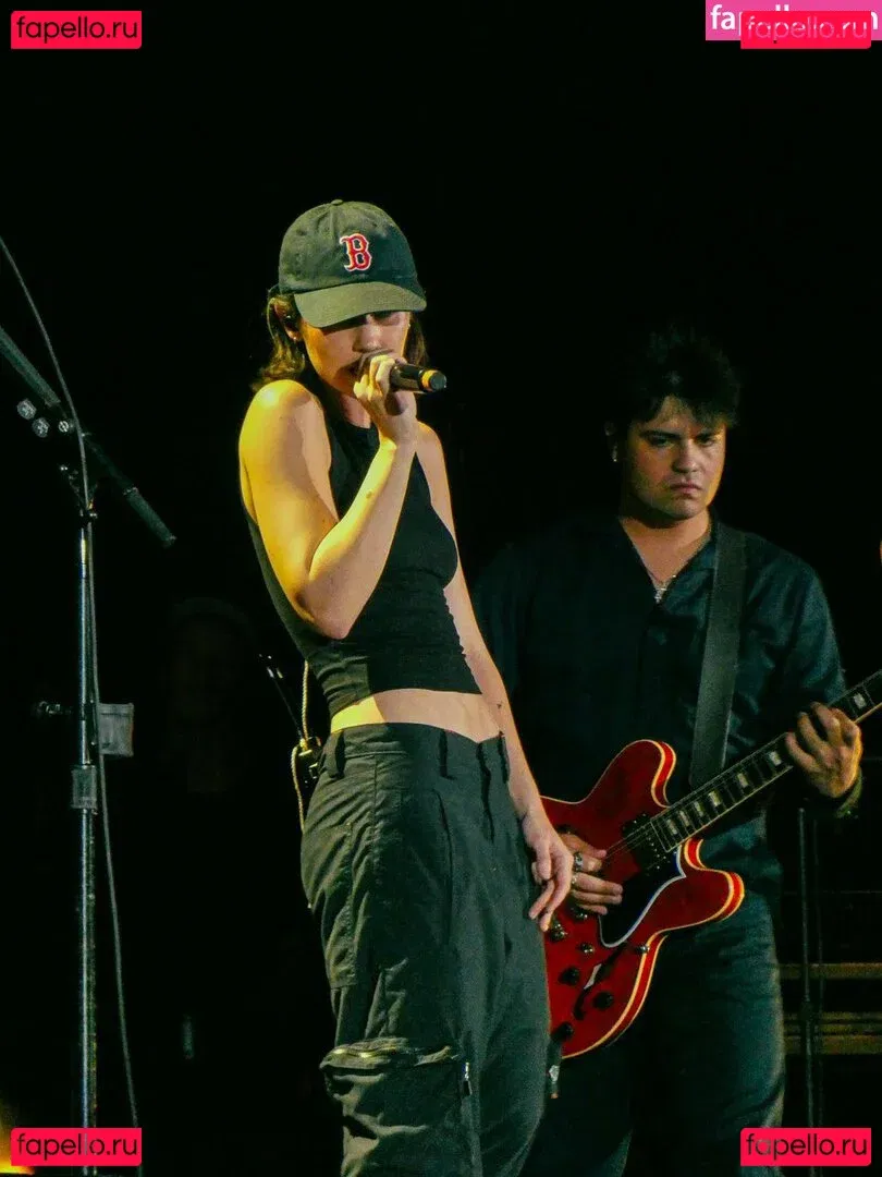 Gracie Abrams Onlyfans Photo Gallery 