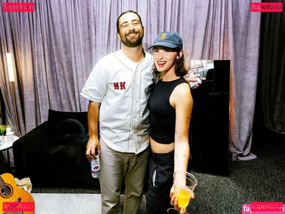 Gracie Abrams Onlyfans Photo Gallery 