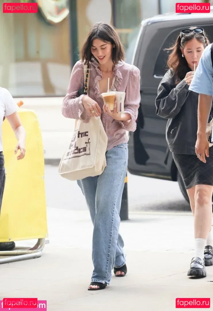 Gracie Abrams Onlyfans Photo Gallery 