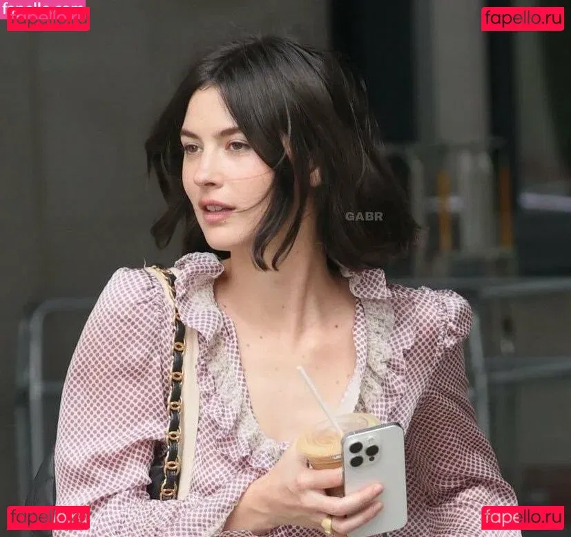 Gracie Abrams Onlyfans Photo Gallery 