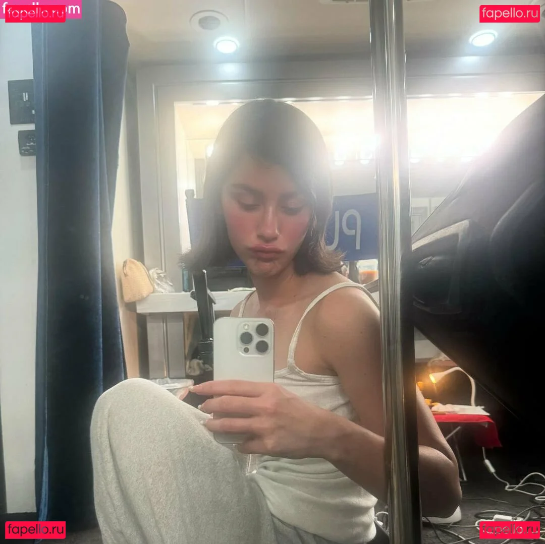 Gracie Abrams Onlyfans Photo Gallery 