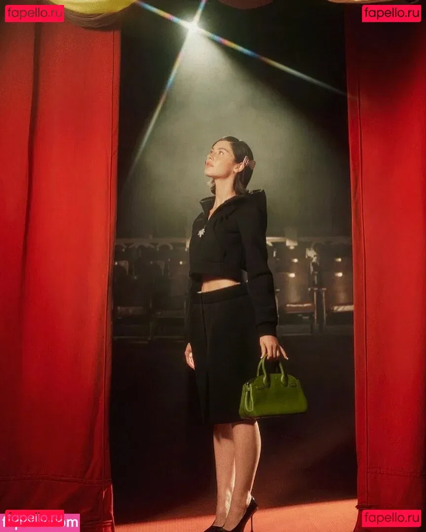 Gracie Abrams Onlyfans Photo Gallery 