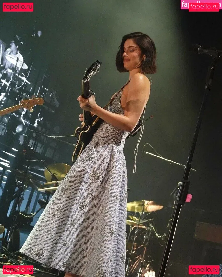 Gracie Abrams Onlyfans Photo Gallery 