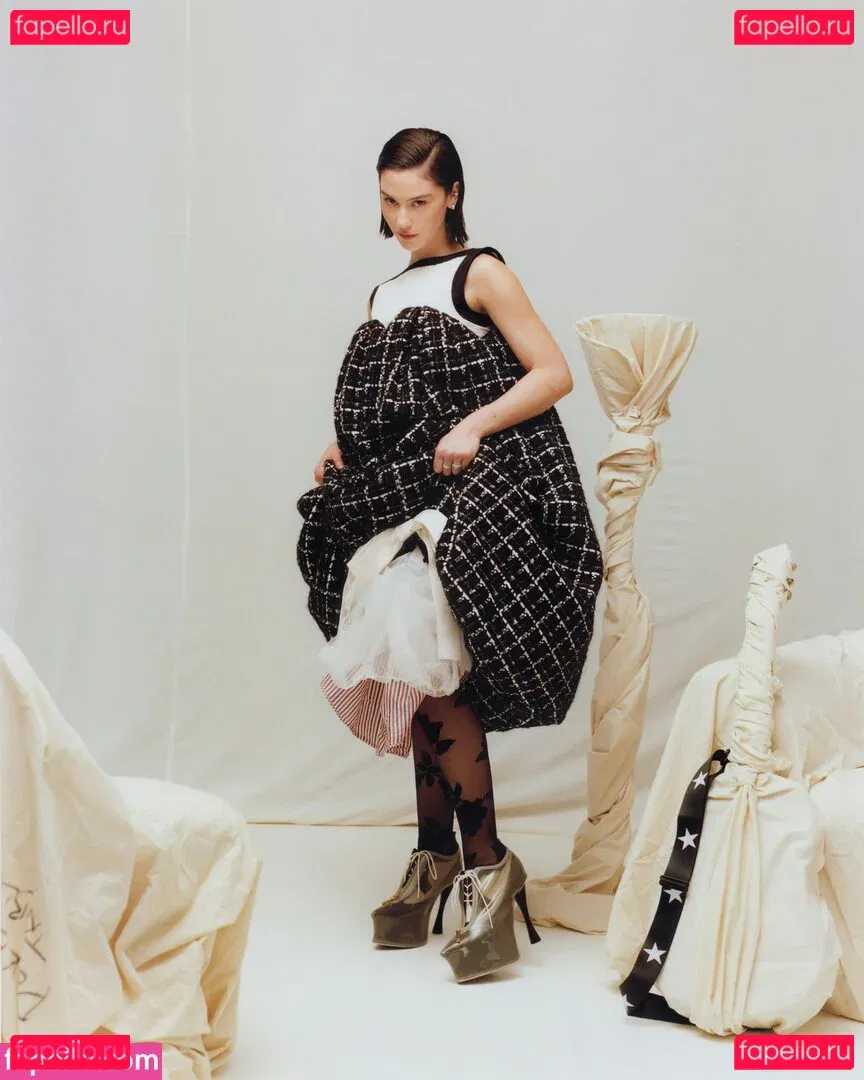 Gracie Abrams Onlyfans Photo Gallery 