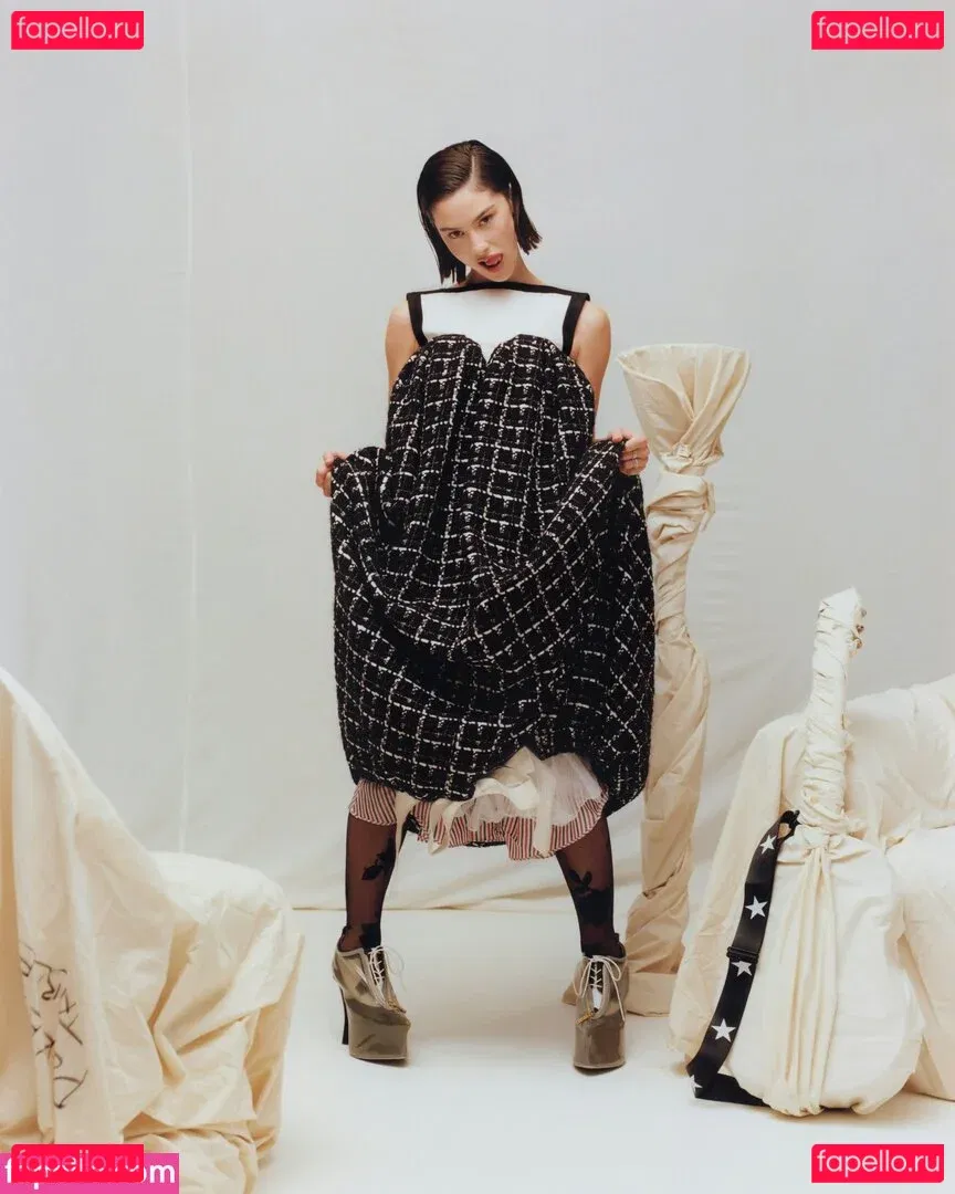 Gracie Abrams Onlyfans Photo Gallery 