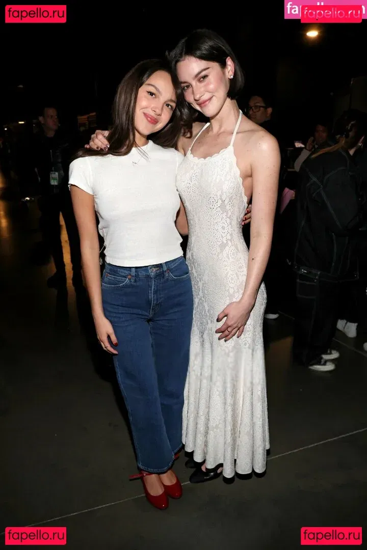 Gracie Abrams Onlyfans Photo Gallery 