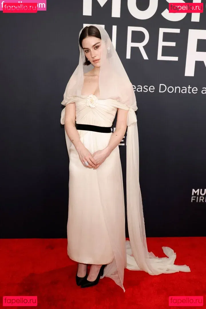 Gracie Abrams Onlyfans Photo Gallery 