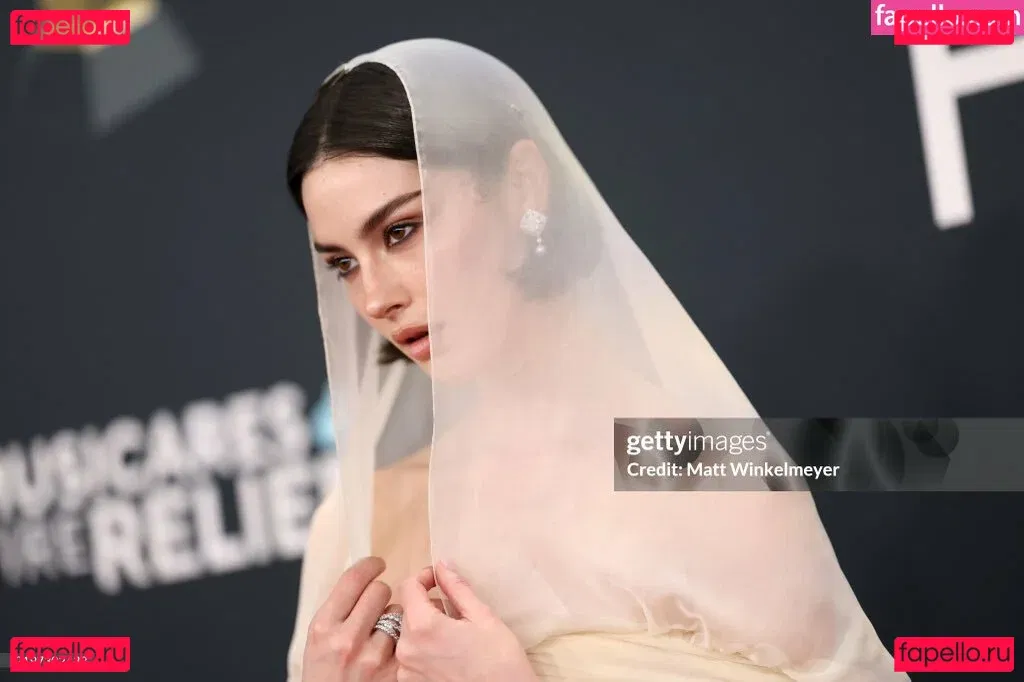 Gracie Abrams Onlyfans Photo Gallery 