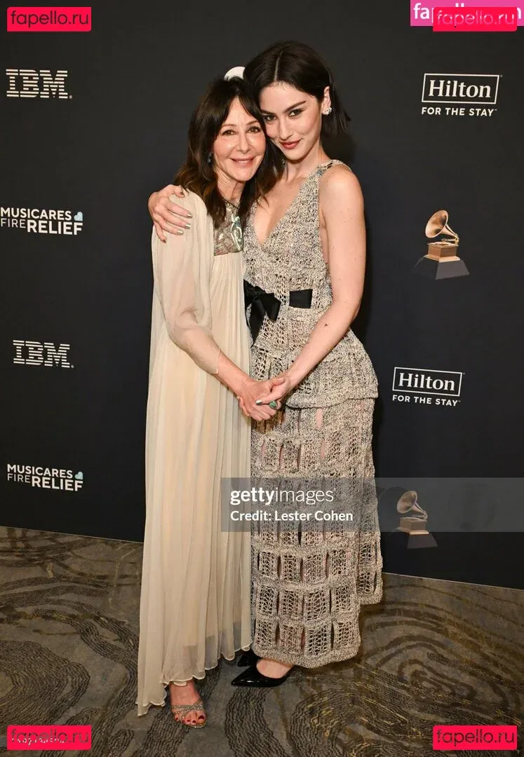 Gracie Abrams Onlyfans Photo Gallery 