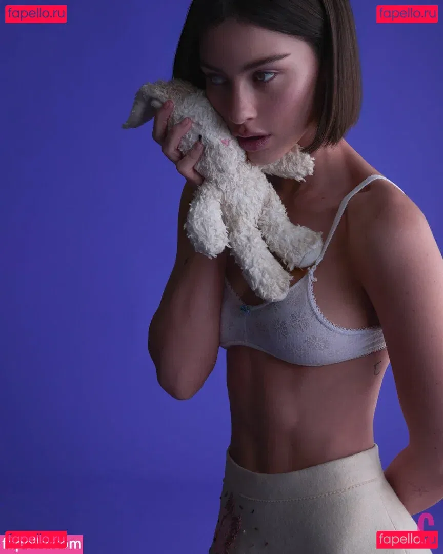 Gracie Abrams Onlyfans Photo Gallery 