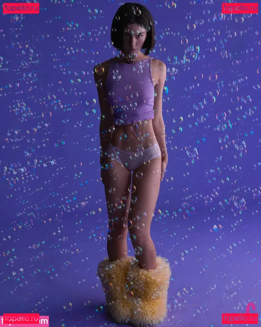 Gracie Abrams Onlyfans Photo Gallery 