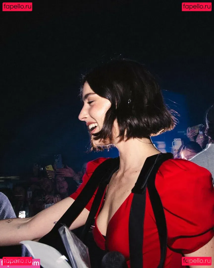 Gracie Abrams Onlyfans Photo Gallery 