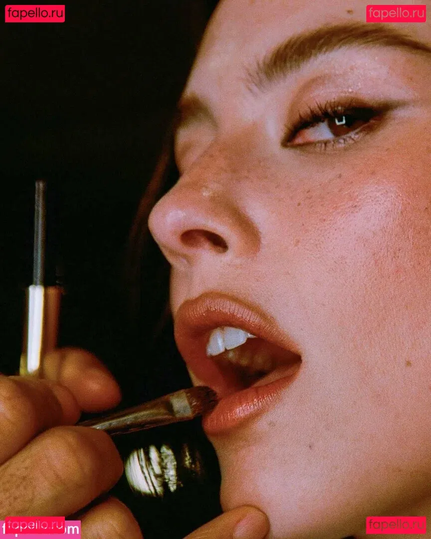 Gracie Abrams Onlyfans Photo Gallery 