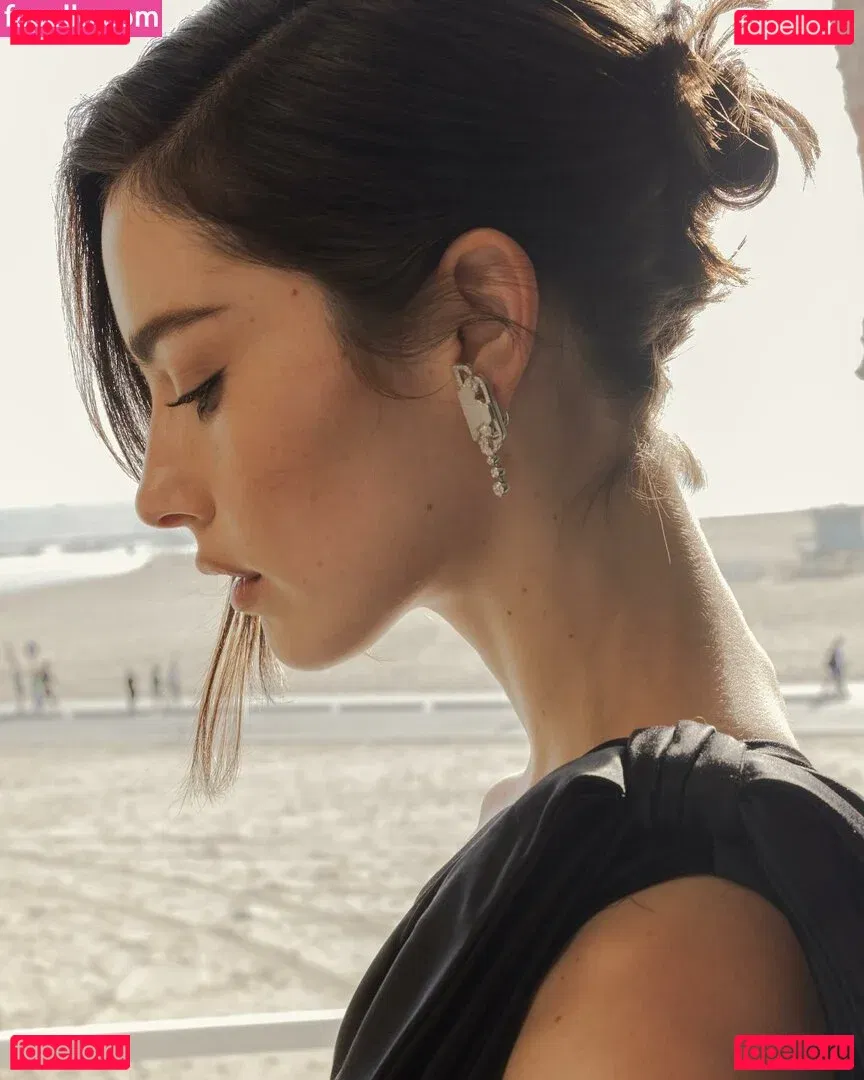 Gracie Abrams Onlyfans Photo Gallery 