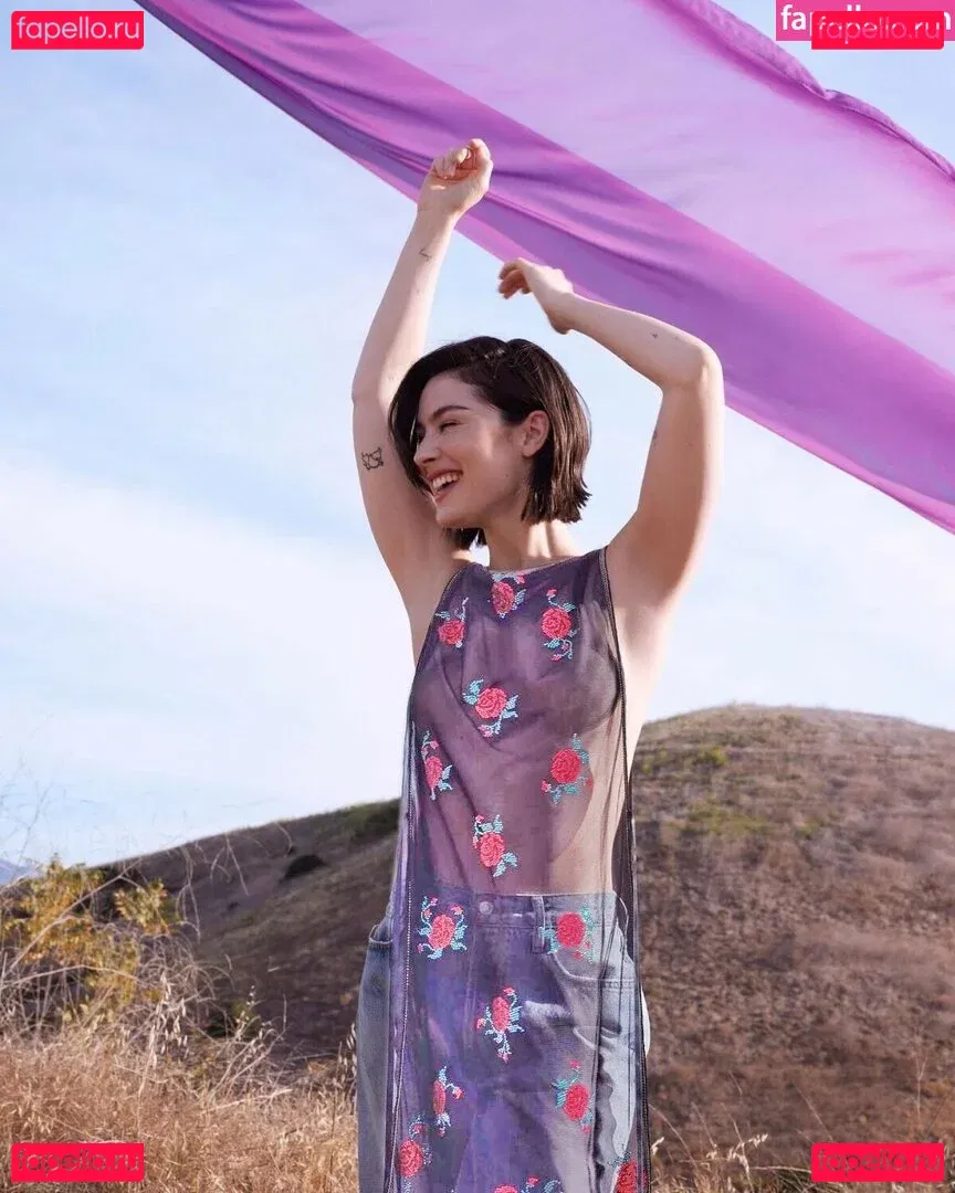 Gracie Abrams Onlyfans Photo Gallery 