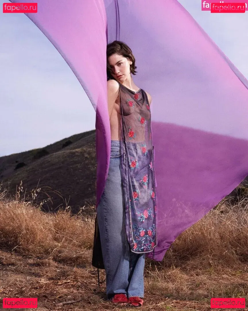 Gracie Abrams Onlyfans Photo Gallery 