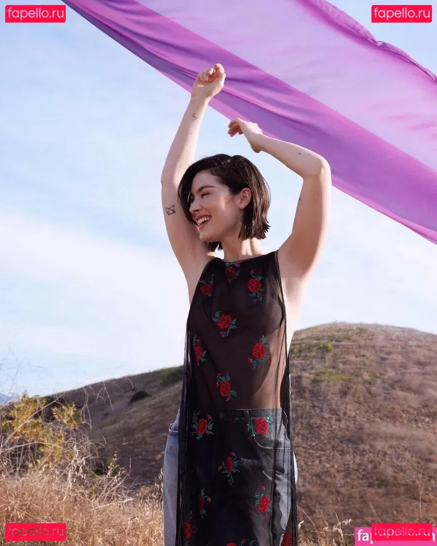 Gracie Abrams Onlyfans Photo Gallery 