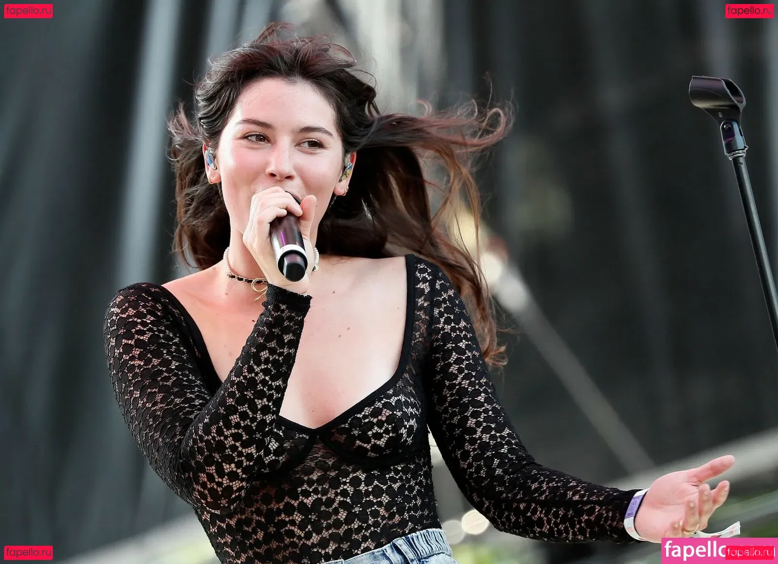 Gracie Abrams Onlyfans Photo Gallery 