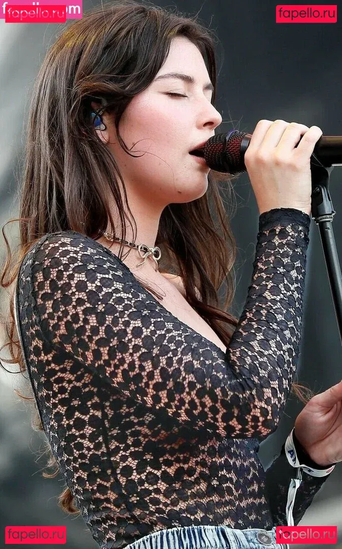 Gracie Abrams Onlyfans Photo Gallery 