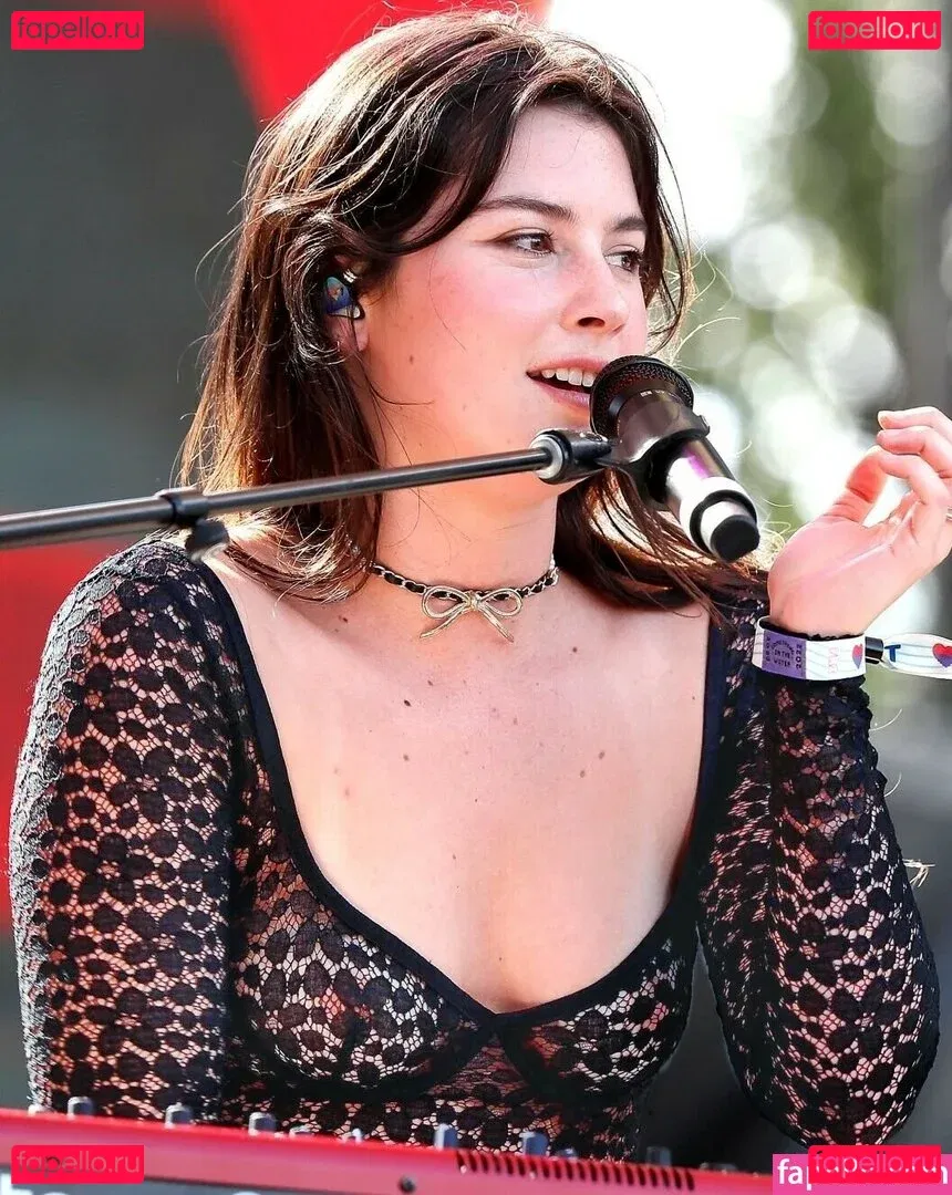 Gracie Abrams Onlyfans Photo Gallery 