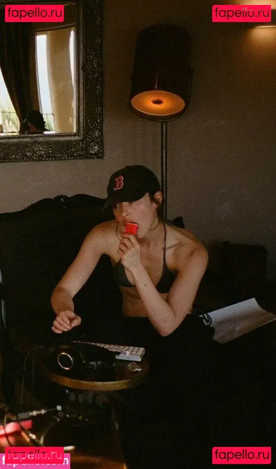 Gracie Abrams Onlyfans Photo Gallery 