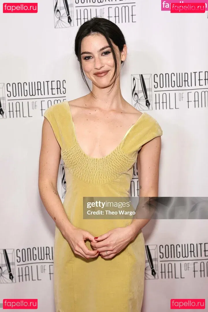 Gracie Abrams Onlyfans Photo Gallery 