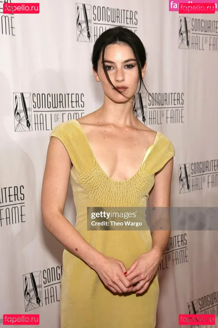 Gracie Abrams Onlyfans Photo Gallery 