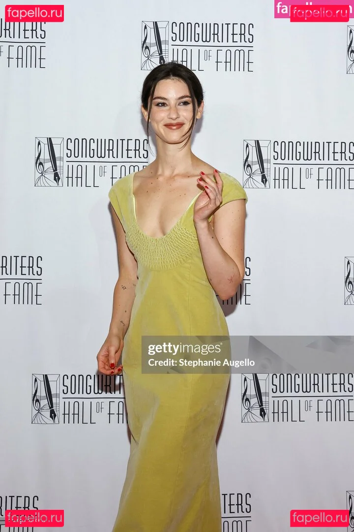 Gracie Abrams Onlyfans Photo Gallery 