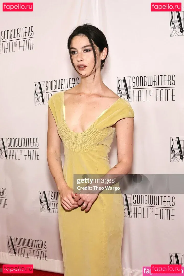 Gracie Abrams Onlyfans Photo Gallery 