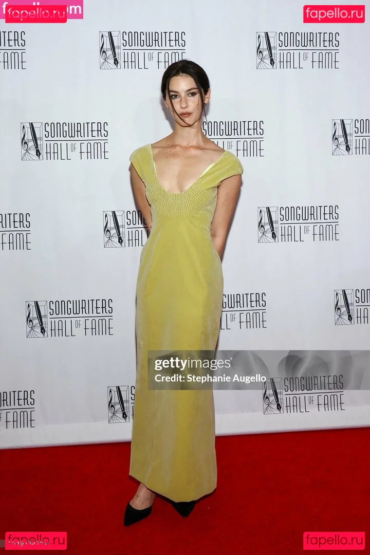 Gracie Abrams Onlyfans Photo Gallery 