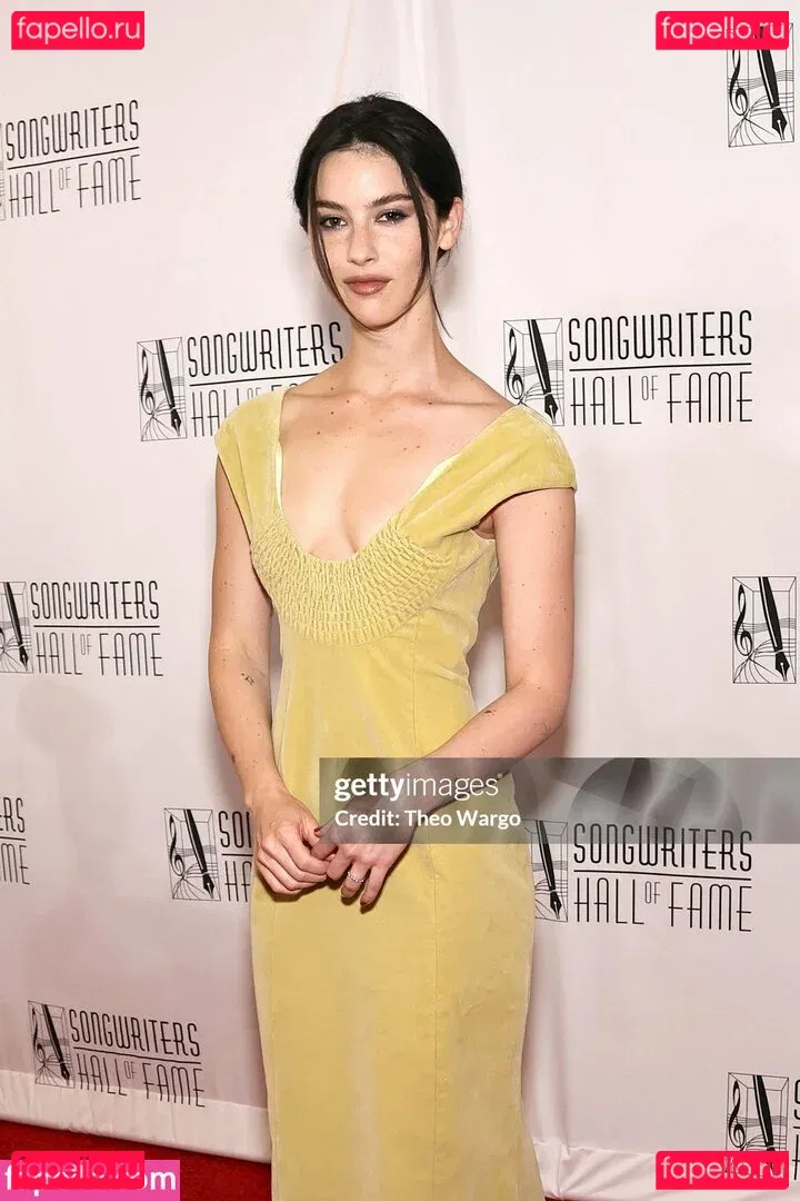 Gracie Abrams Onlyfans Photo Gallery 