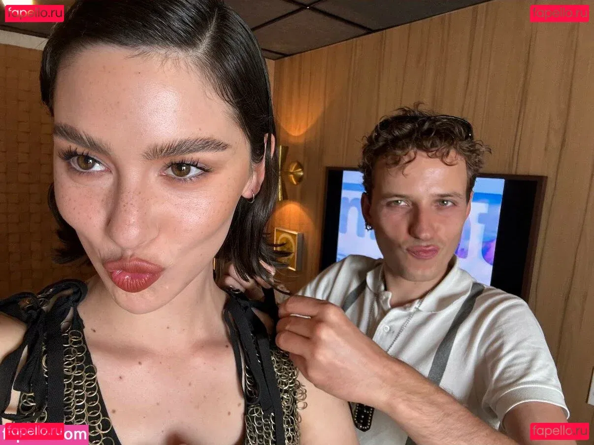 Gracie Abrams Onlyfans Photo Gallery 