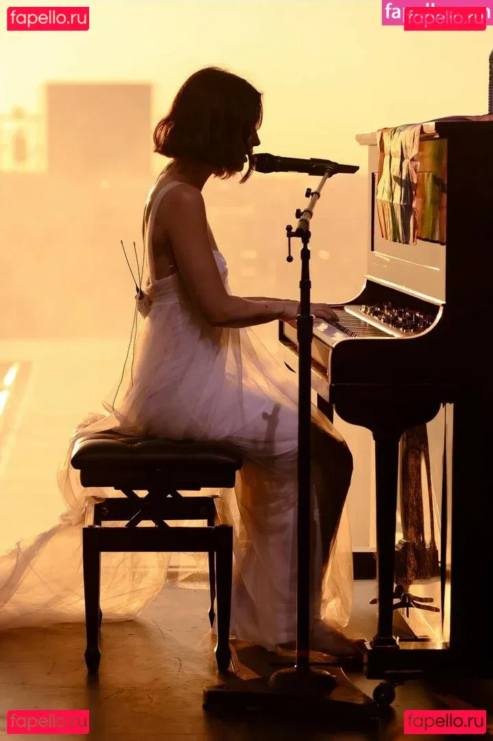 Gracie Abrams Onlyfans Photo Gallery 