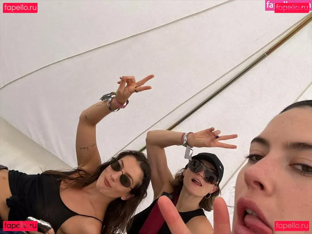 Gracie Abrams Onlyfans Photo Gallery 