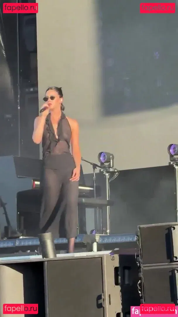 Gracie Abrams Onlyfans Photo Gallery 