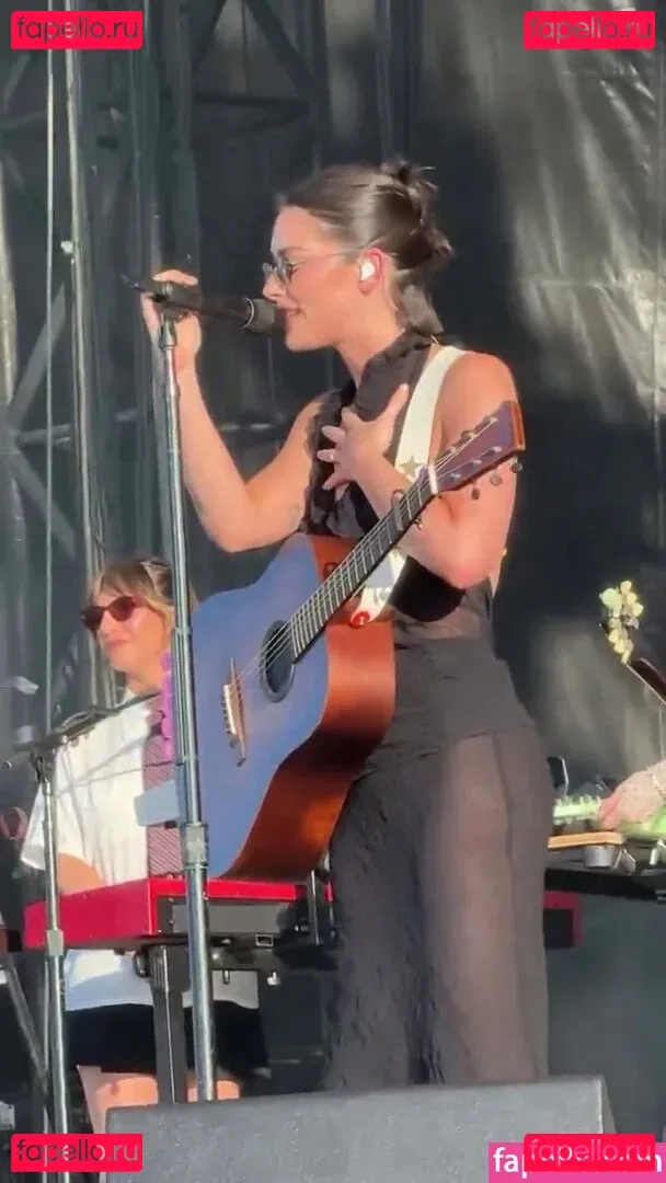 Gracie Abrams Onlyfans Photo Gallery 