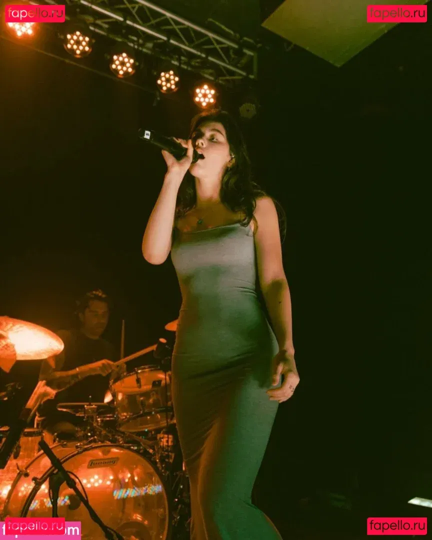 Gracie Abrams Onlyfans Photo Gallery 