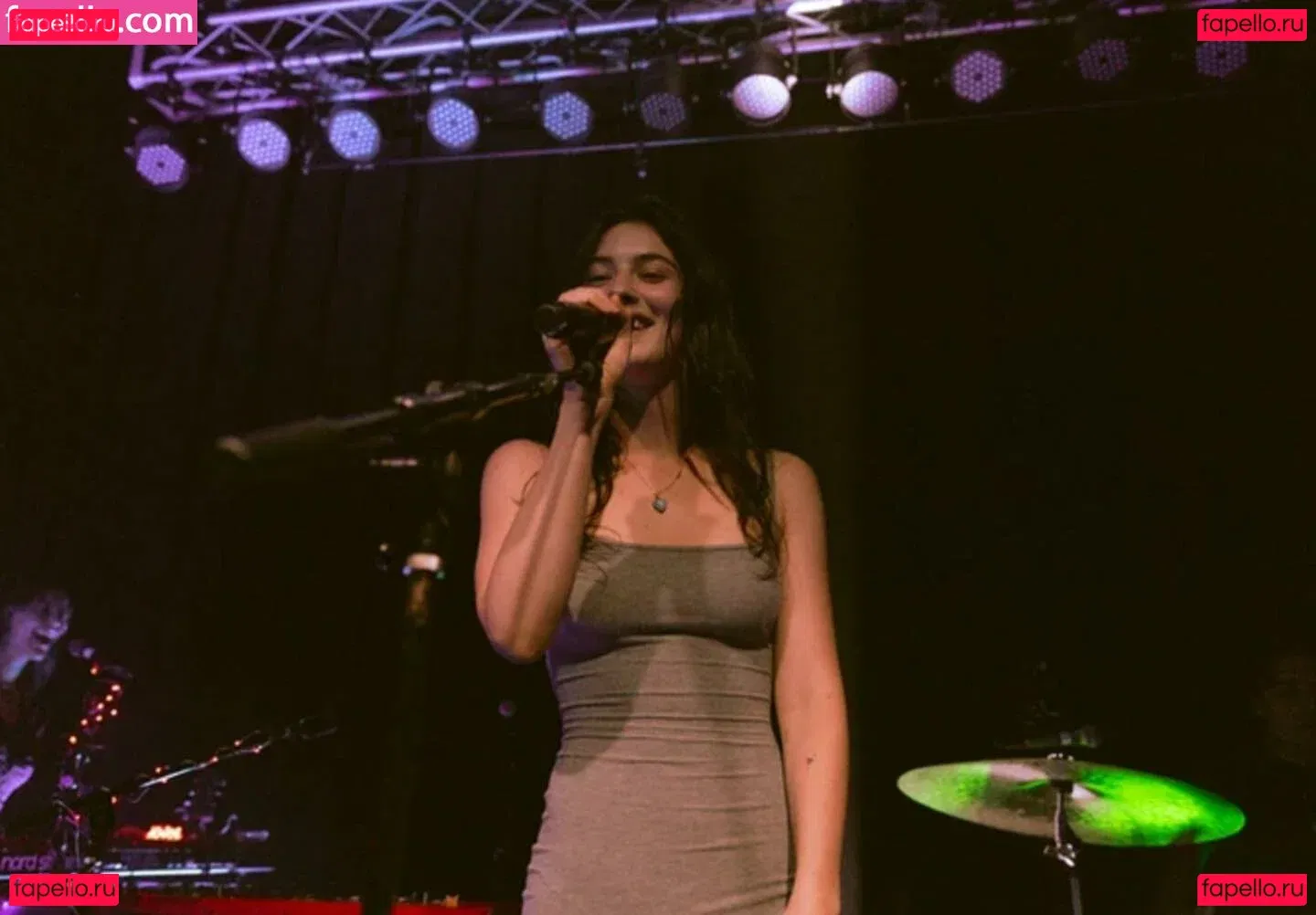 Gracie Abrams Onlyfans Photo Gallery 