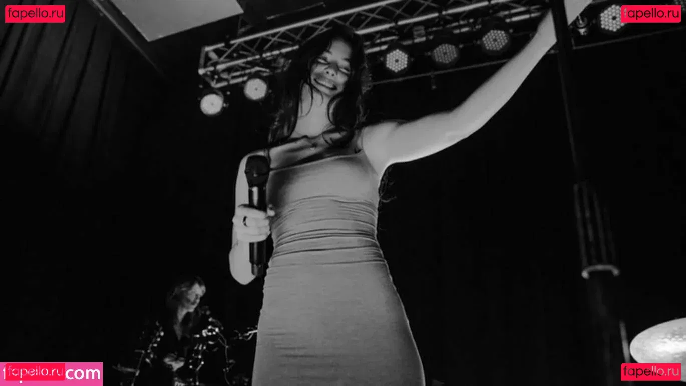 Gracie Abrams Onlyfans Photo Gallery 