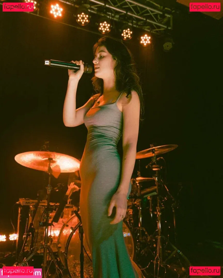 Gracie Abrams Onlyfans Photo Gallery 